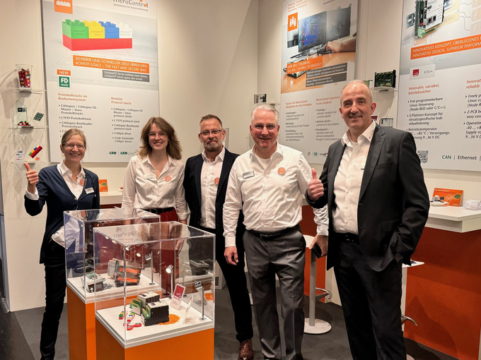 Team MicroControl auf dem Messestand der SPS 2024