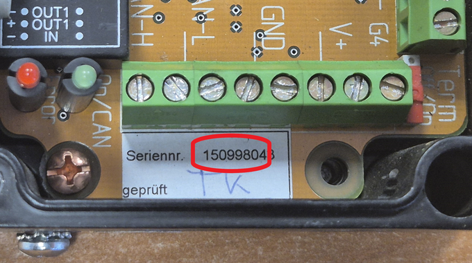 Innenansicht µCAN.4.ti-BOX aus 1998 mit Seriennummer